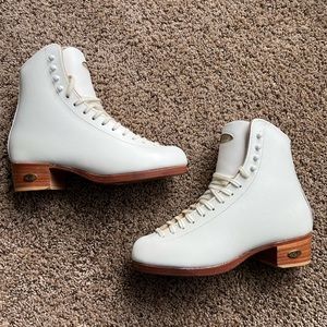 NEW IN BOX Riedell Model 375 Womens Figure Skate Boots - Size 5